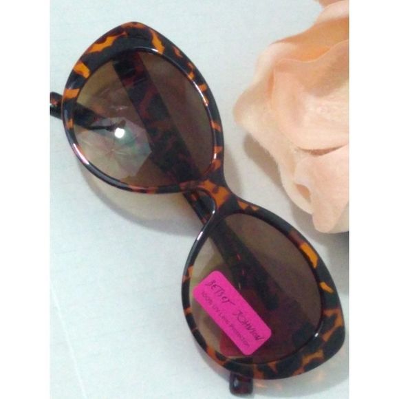 Betsey Johnson Accessories - Betsey Johnson Tortoise Cateye Sunglasses Retro Style